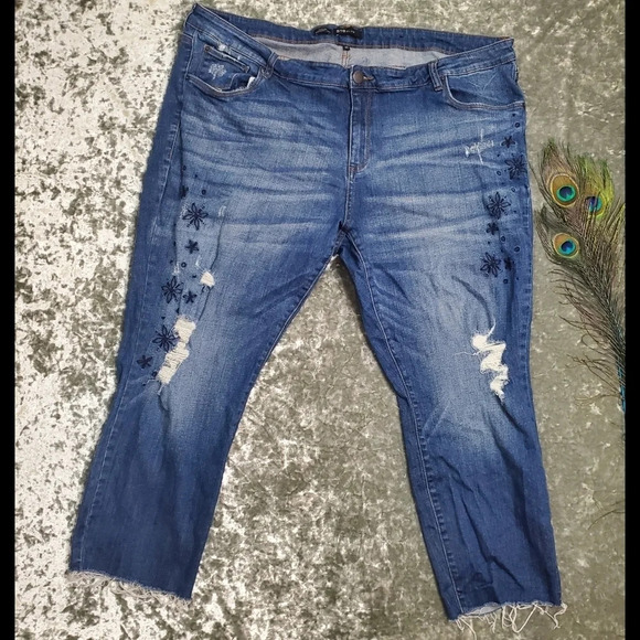 STS Blue Taylor Ripped Embroidered Straight-Leg Jeans - Picture 1 of 9